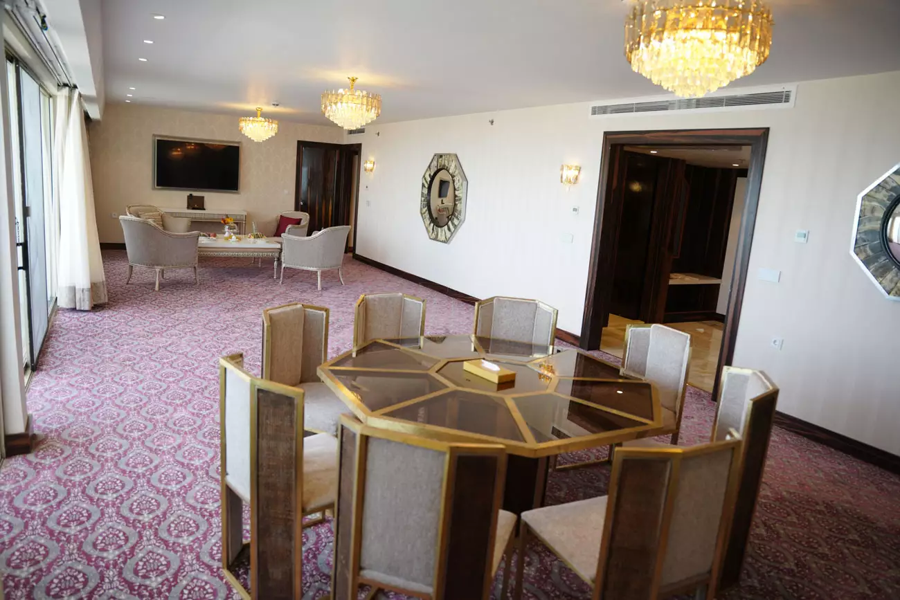 Alibaba https://cdn.alibaba.ir/ostorage/hotel-accommodation-images/69661e546b43e2b9afa3bd34_رویال سوییت (1).webp